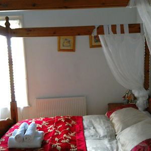 Four Poster Room